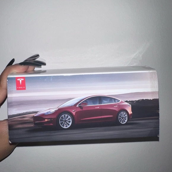 Cute model TESLA 3 ORIGINAL COLLECTIBLE - Picture 6 of 7